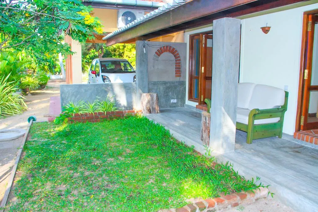 Roseberry Cottage Негомбо Апартаменты