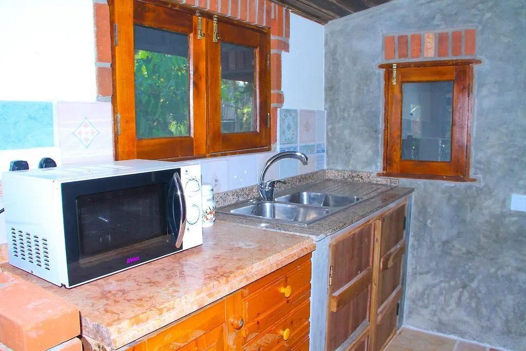 Апартаменты Roseberry Cottage Негомбо