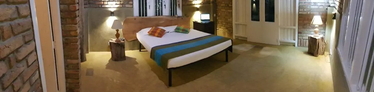 Апартаменты Roseberry Cottage Негомбо