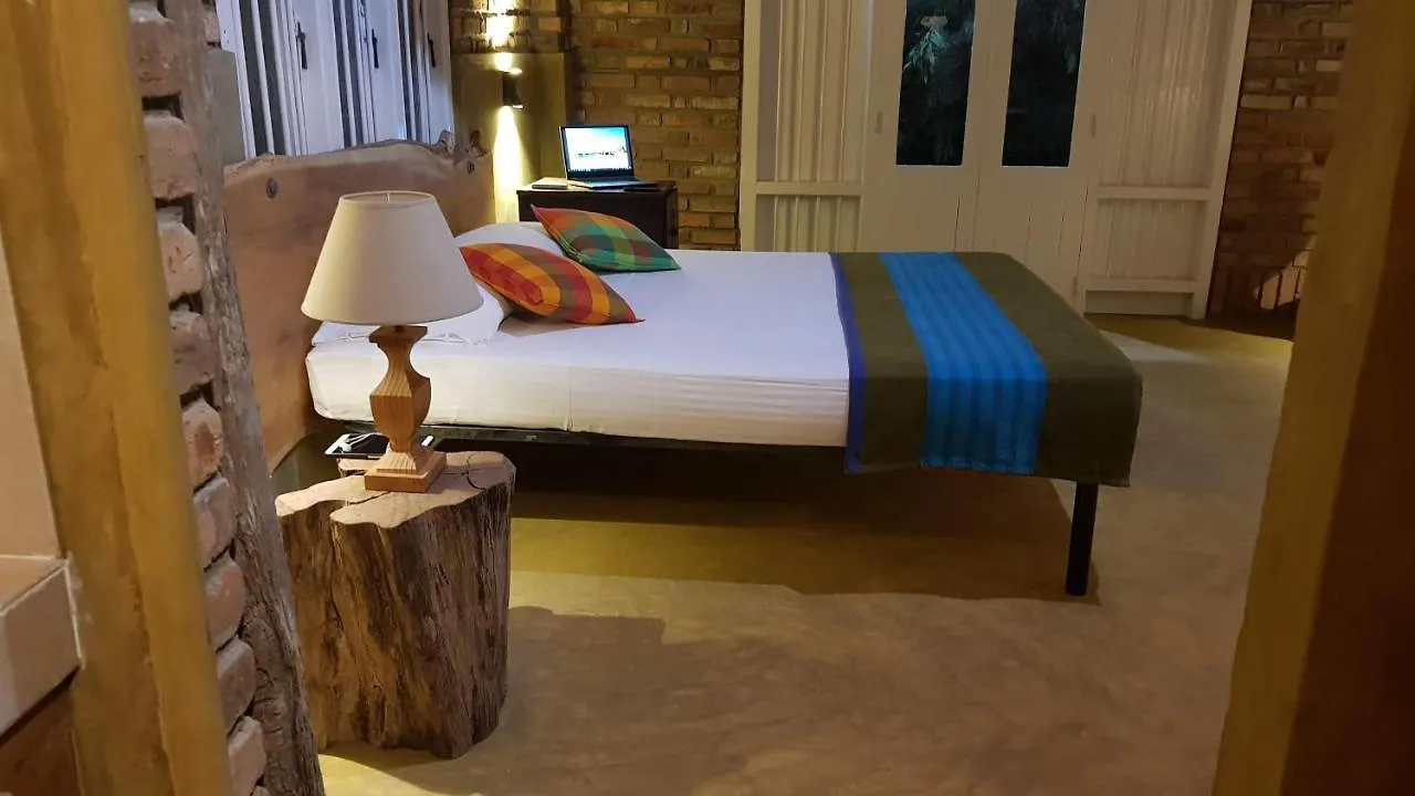 Апартаменты Roseberry Cottage Негомбо